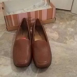 Trotters Loafers Brand new.